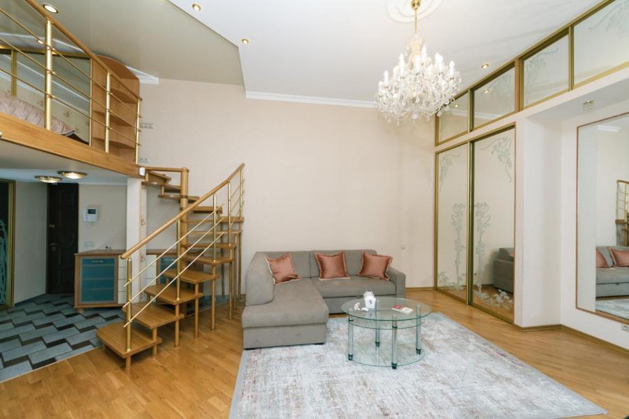 Stylish Two-Level Flat 2 Min From Khreschatyk Kyiv Exterior photo
