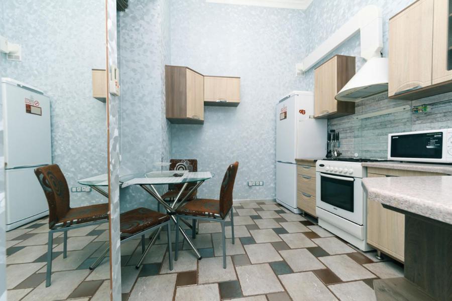 Stylish Two-Level Flat 2 Min From Khreschatyk Kyiv Exterior photo